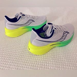 BRAND NEW IN BOX NEVER WORN Saucony Women’s Endorphin Speed 3 NWT